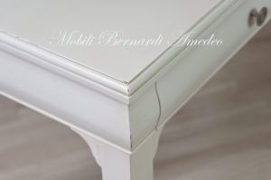 120 cm classic style desk made of solid wood and colored white